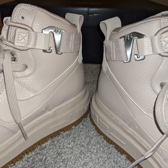 AF1 SE utility - Picture 7 of 12
